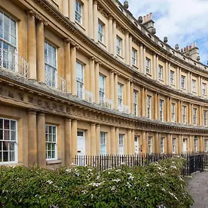 Pure B - Welcoming 3 Bed House Free Parking & Wifi Holiday home Bath