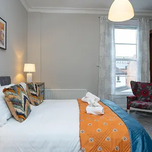 Queens Large 2 Bdr & 1 Bdr By Breaks Apartment Belfast