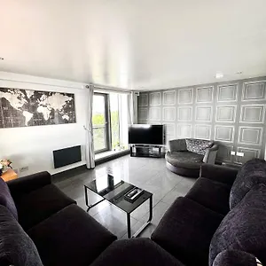 Ocean - 2 Bedroom Edinburgh