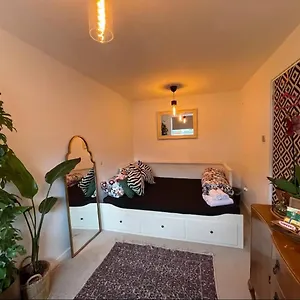 Private With Separate Shower And Free Parking Edinburgh
