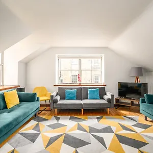 Bright - - Sleeps 10 Edinburgh